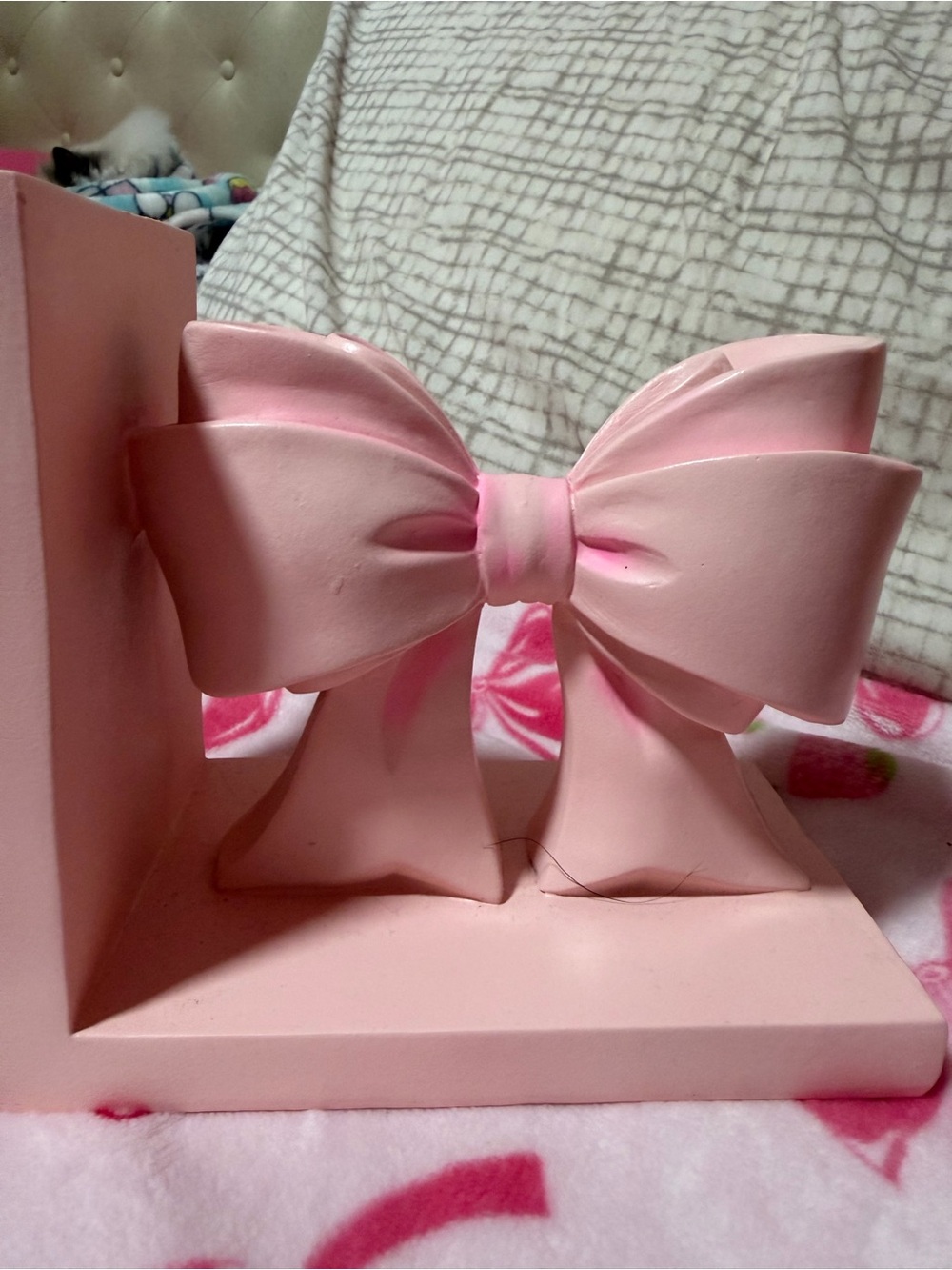 Pink Decorative Bow Bookend - Elegant Home Accent (1 pc)